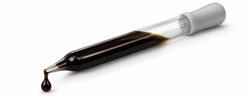 Oil pipette with droplet at tip